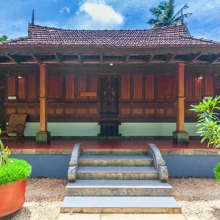 StayVista at La Riva Heritage Villa Alappuzha Esterno foto