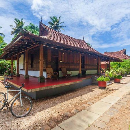 StayVista at La Riva Heritage Villa Alappuzha Esterno foto