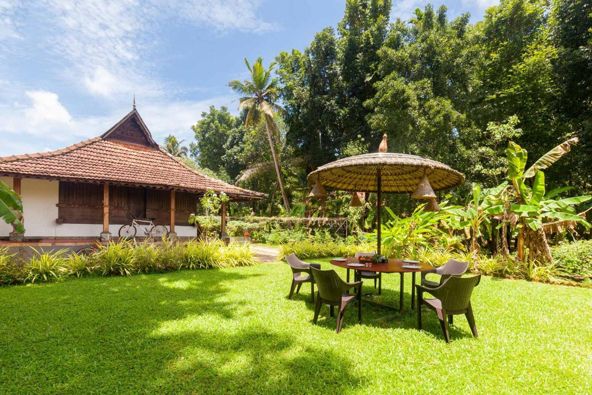 StayVista at La Riva Heritage Villa Alappuzha Esterno foto