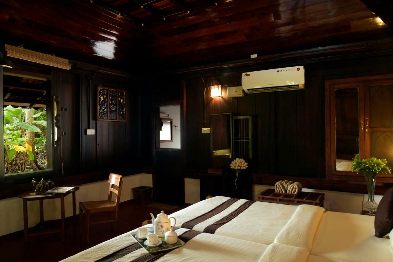 StayVista at La Riva Heritage Villa Alappuzha Esterno foto
