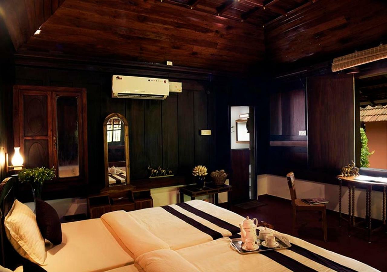 StayVista at La Riva Heritage Villa Alappuzha Esterno foto