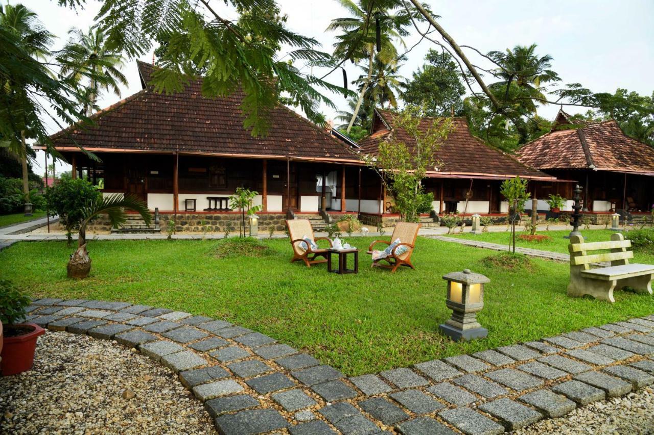 StayVista at La Riva Heritage Villa Alappuzha Esterno foto