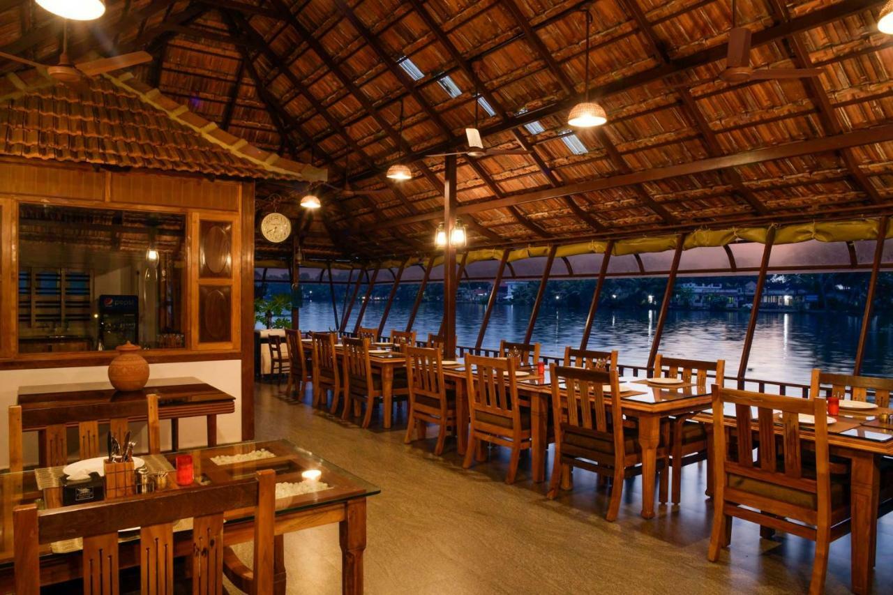 StayVista at La Riva Heritage Villa Alappuzha Esterno foto