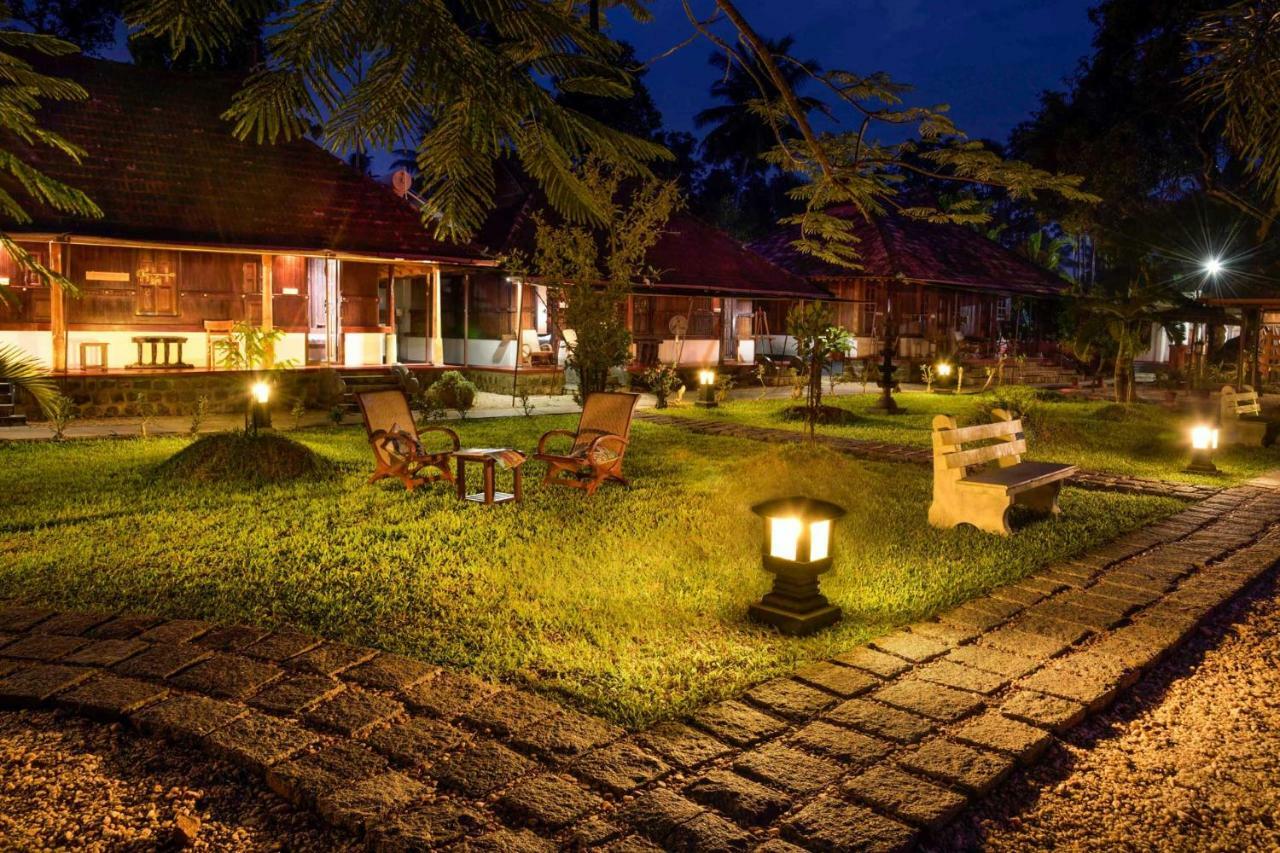 StayVista at La Riva Heritage Villa Alappuzha Esterno foto