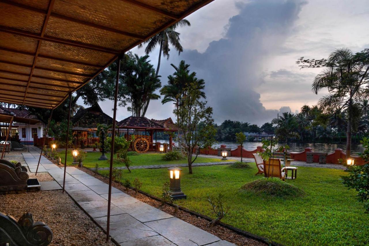 StayVista at La Riva Heritage Villa Alappuzha Esterno foto